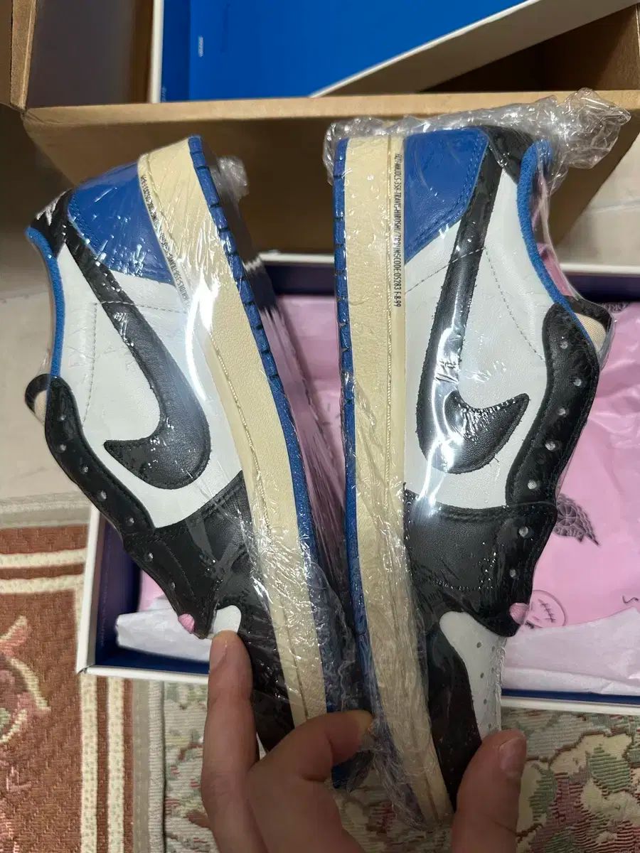 ナイキ エアジョーダン1 トラヴィススコット フラグメント 255