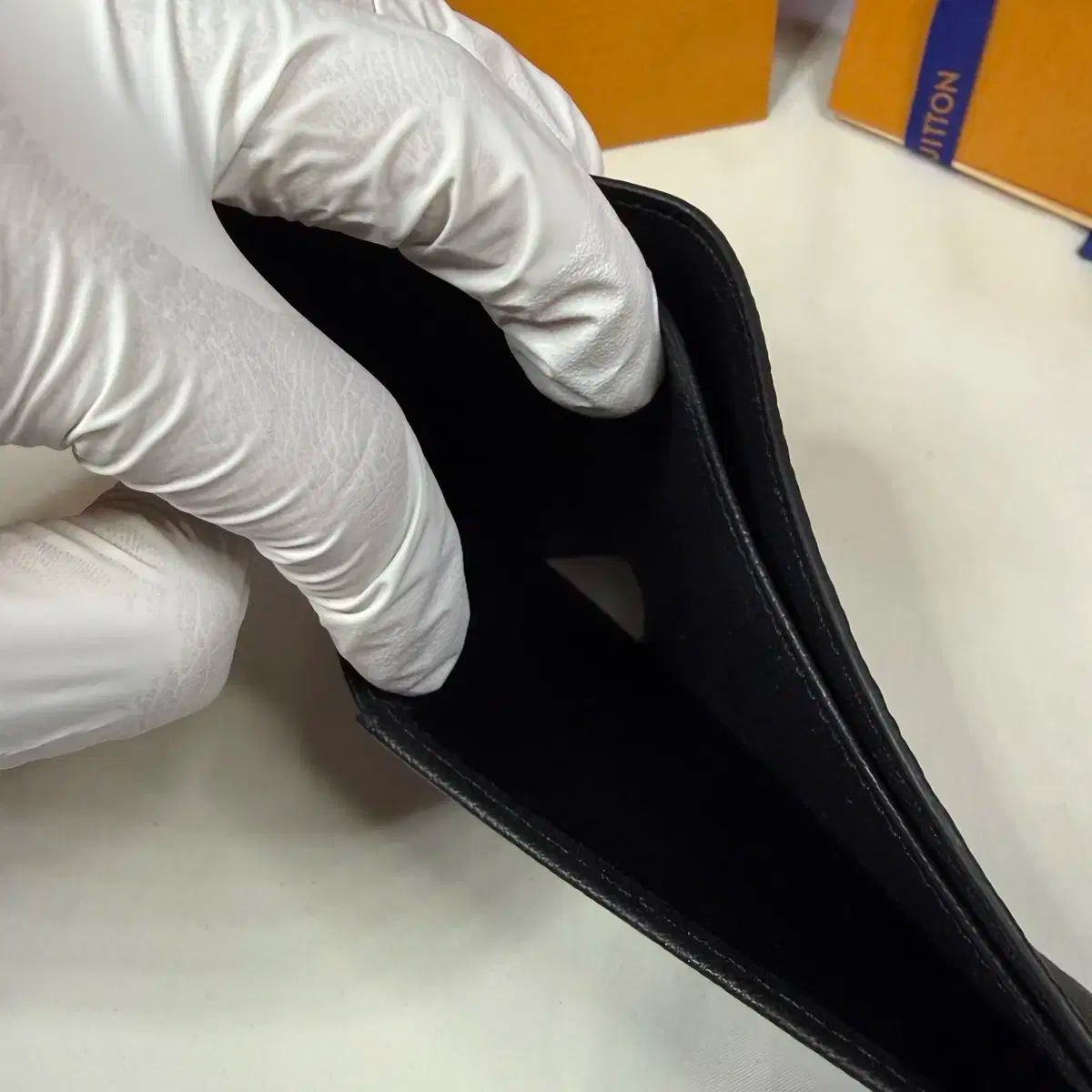 二つ折り財布 M