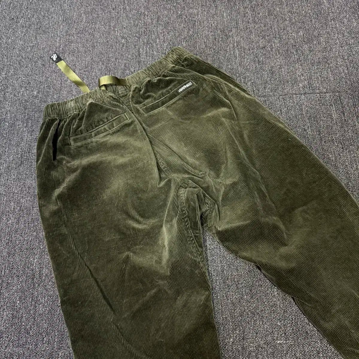 ルーズテーパード コーデュロイ