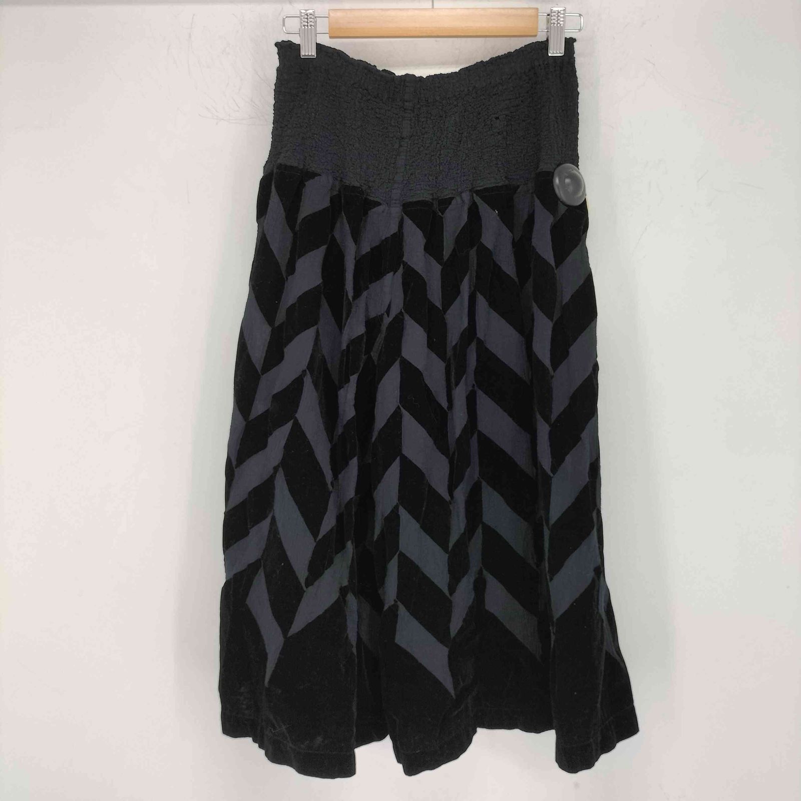 イッセイミヤケミー ISSEY MIYAKE me 製品染めフロッキーヘリンボーンスカート レディース 表記無