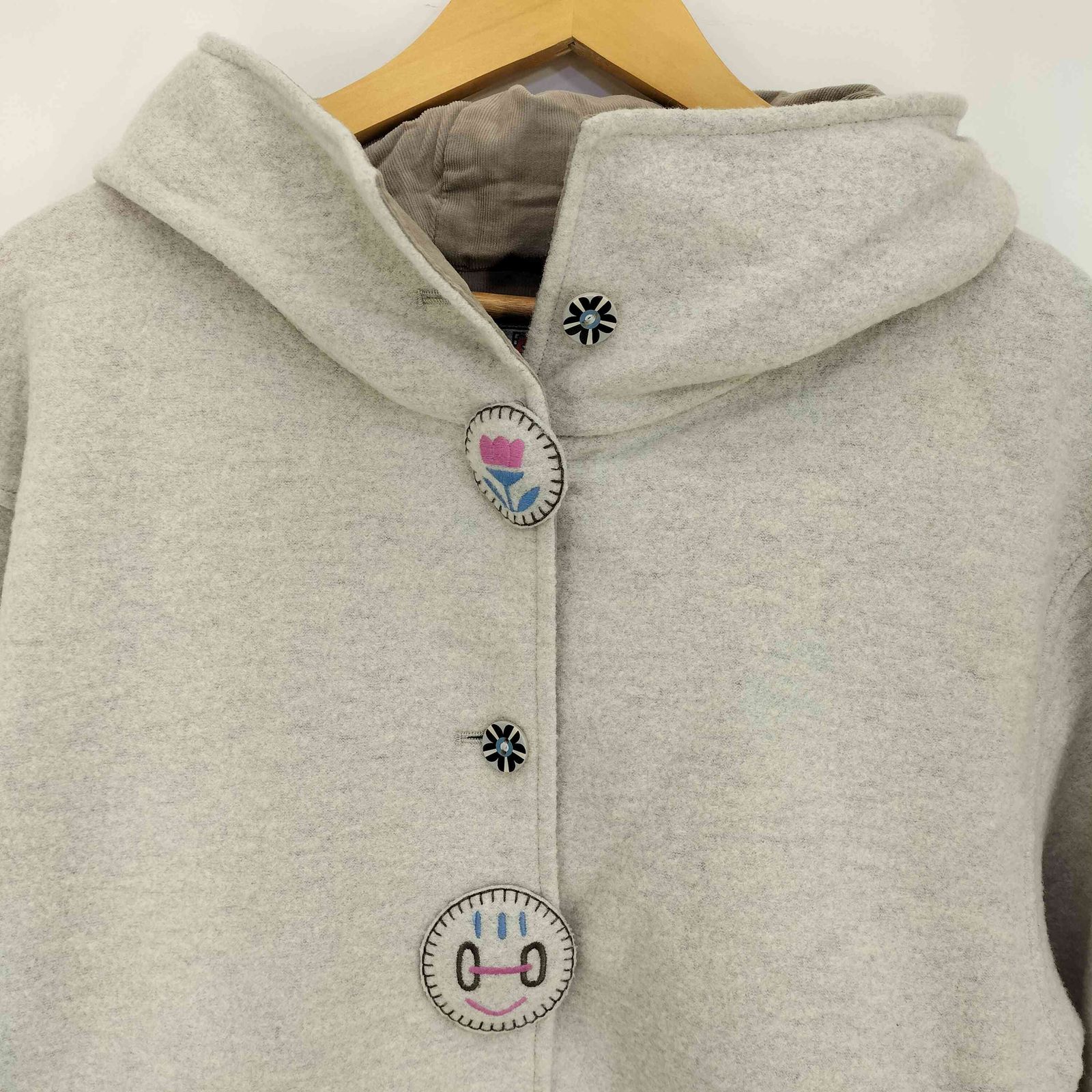 ワッペン装飾ウール フーデット