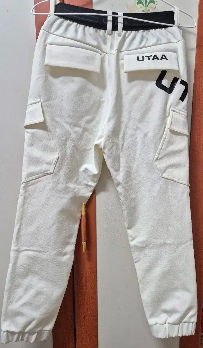 UTAAアイボリー カーゴ ジョガー パンツ DECORATOM_COM_BR