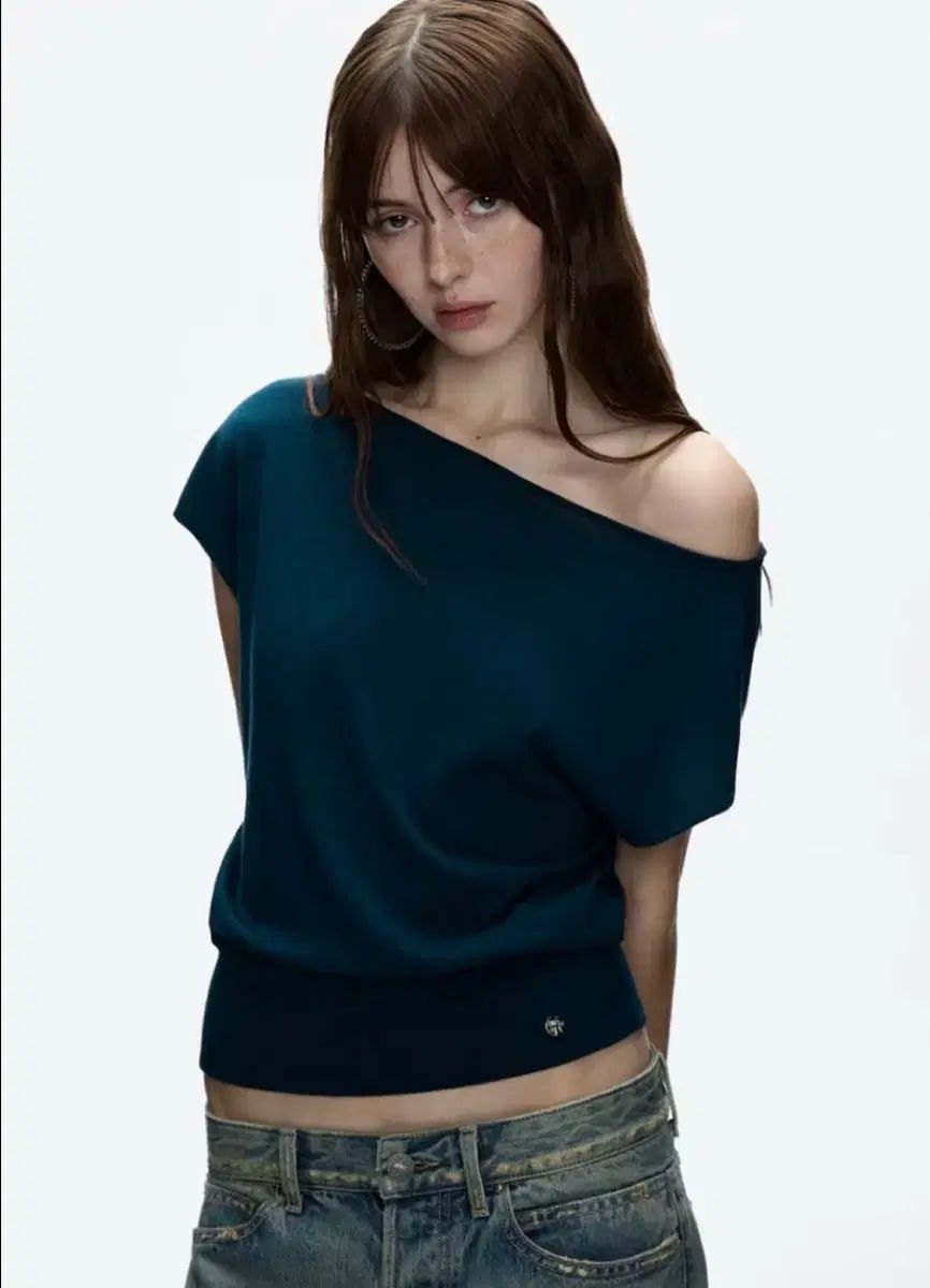 オフショルダーニット