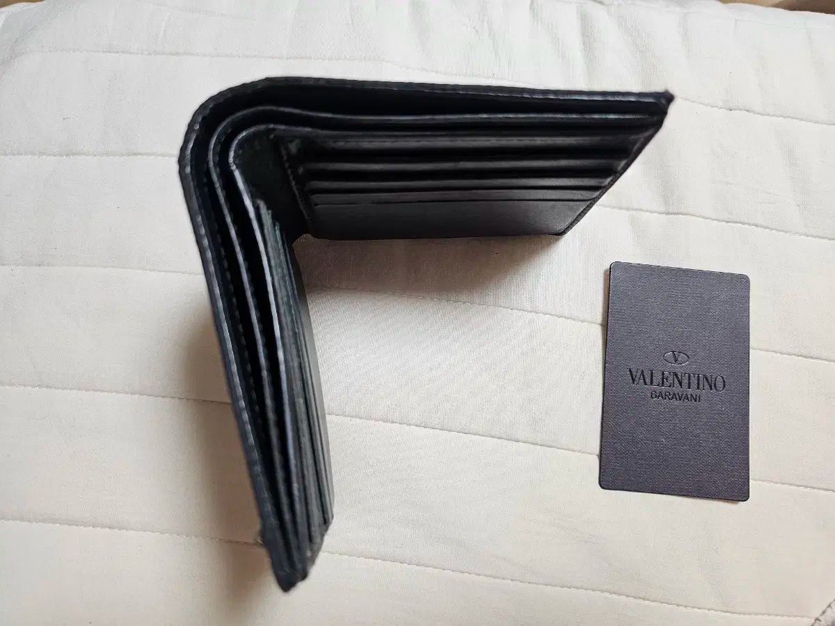  実物 ヴァレンティノ カモフラージュ 二つ折り財布 長財布 小物