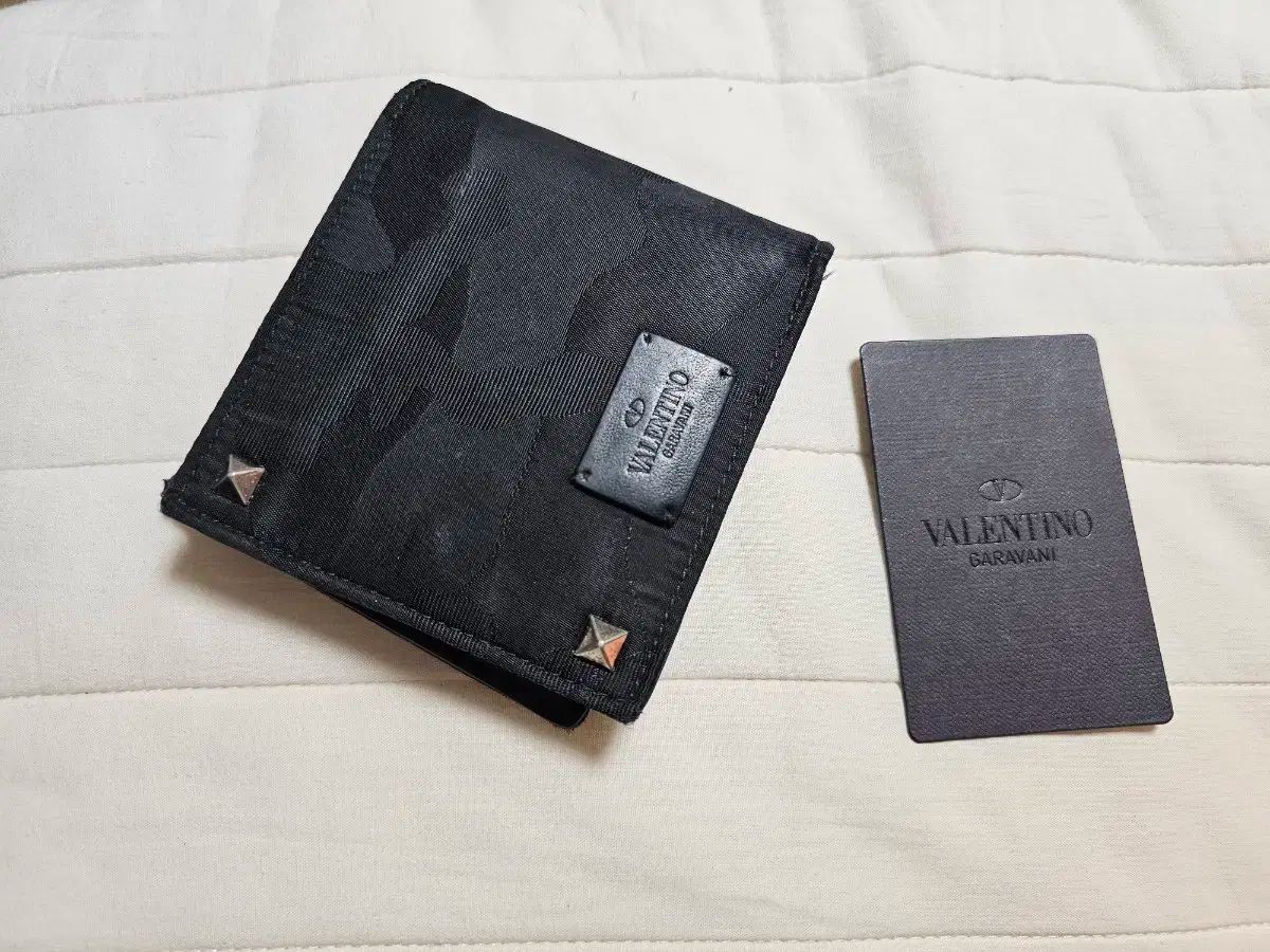 実物 ヴァレンティノ カモフラージュ 二つ折り財布