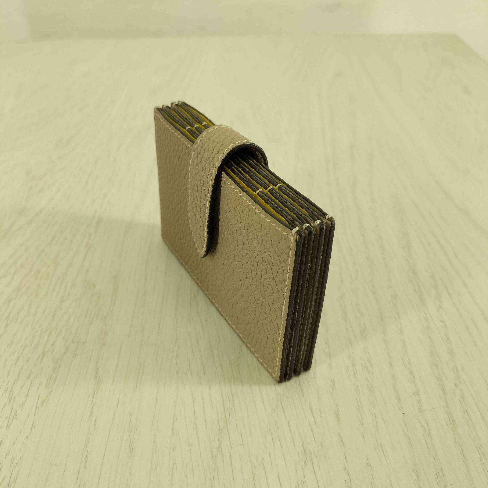 シュリンクレザー アコーディオンカードケース