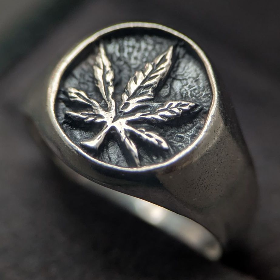 スターリングシルバー925 刻印 カンナビス マリファナリーフ シグネットリング ヴィンテージ 英国 16号 メンズ レディース