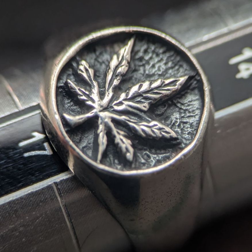 マリファナリーフ