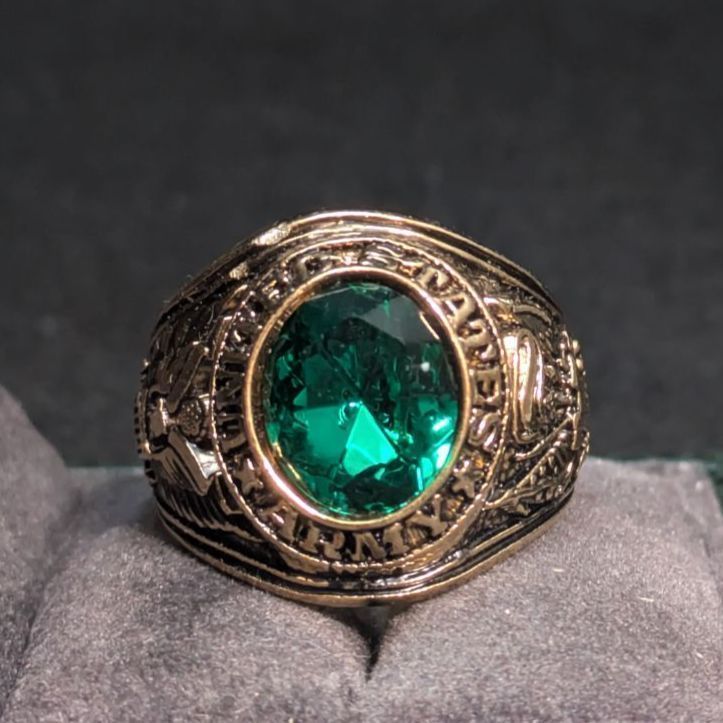 ヴィンテージ US ARMY ミリタリーリング 白頭鷲 1775年 ゴールド14K電気メッキ エメラルドクリスタル 25.5〜26号 15.6g