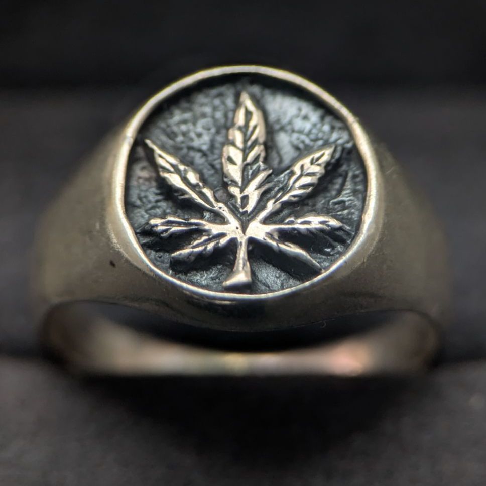 18号 スターリングシルバー925 刻印 シグネットリング カンナビス マリファナリーフ ヴィンテージ 英国 メンズ レディース