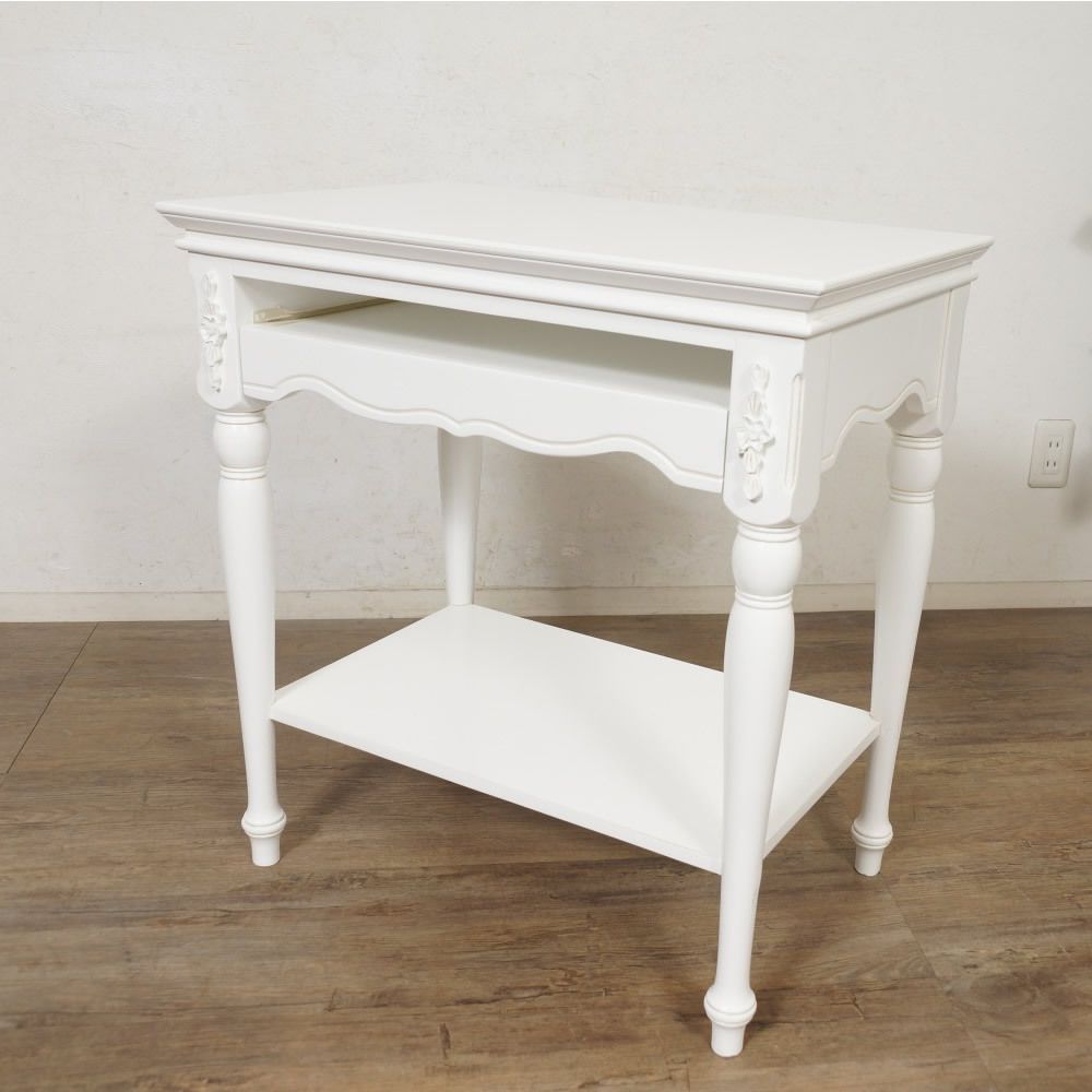 エレガントな空間を演出する アンティーク風パソコンテーブル