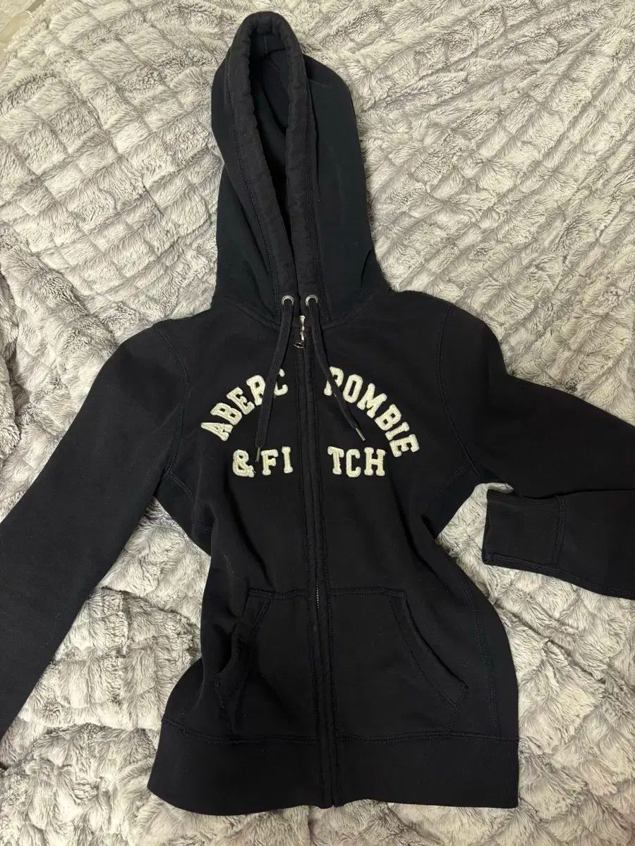 アバクロンビー フードジップアップ ネイビー S