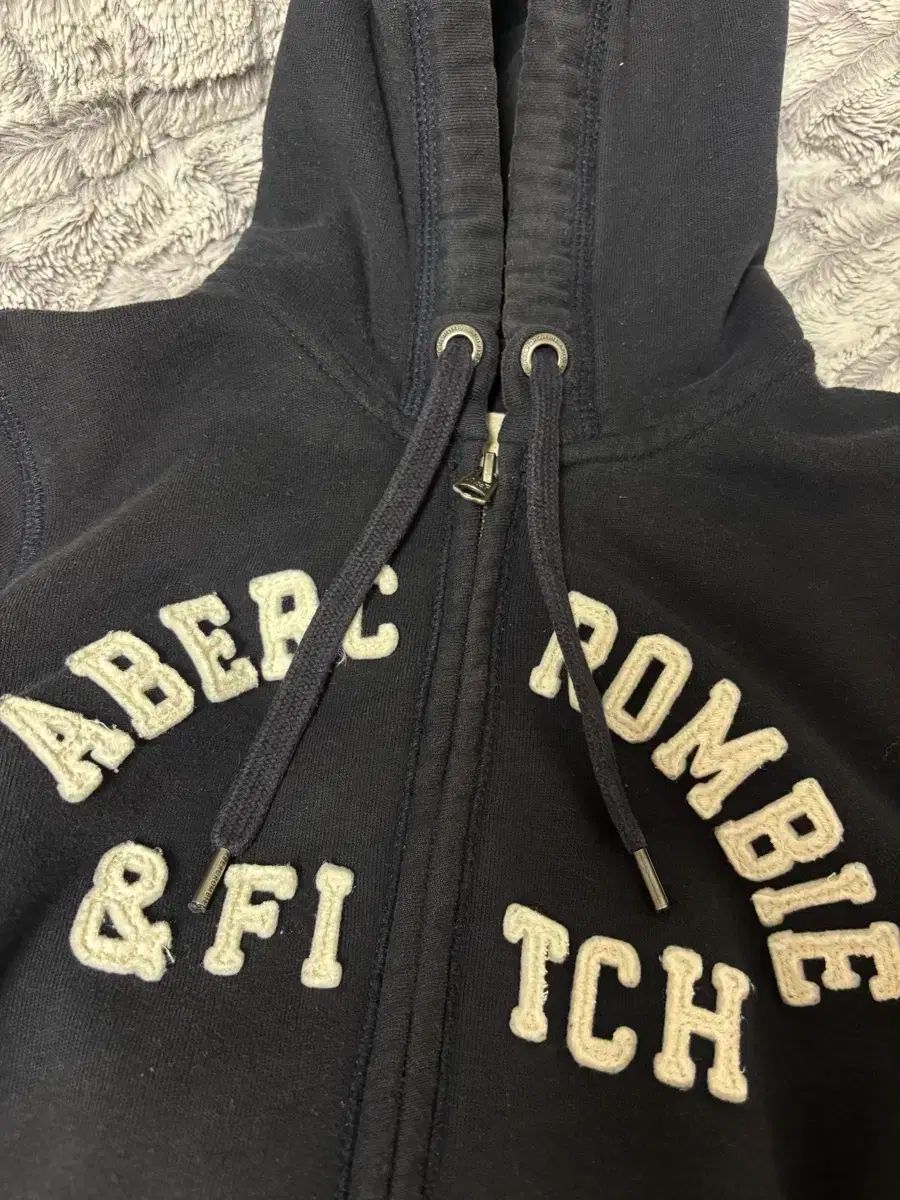 アバクロンビー フードジップアップ ネイビー S