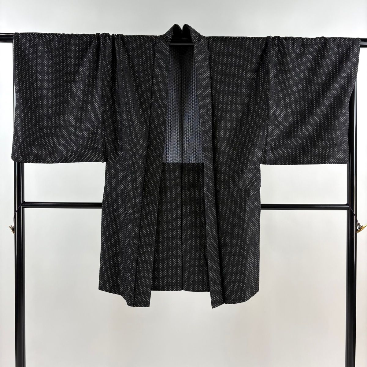 男着物 身丈101 cm 裄丈72 5 L 羽織 お召地 幾何学模様 墨色 正絹