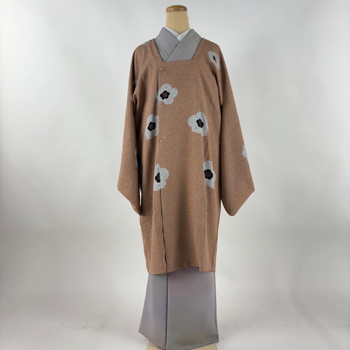 道行 身丈103.5cm 裄丈70cm L 松井青々 和装コート 角衿 落款 梅 金彩 薄オレンジ 正絹