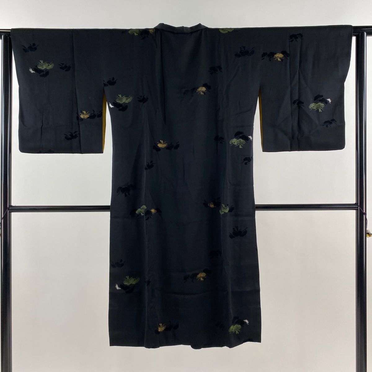 道行 身丈113.5cm 裄丈62cm S 和装コート へちま衿 松 箔 黒 正絹 秀品