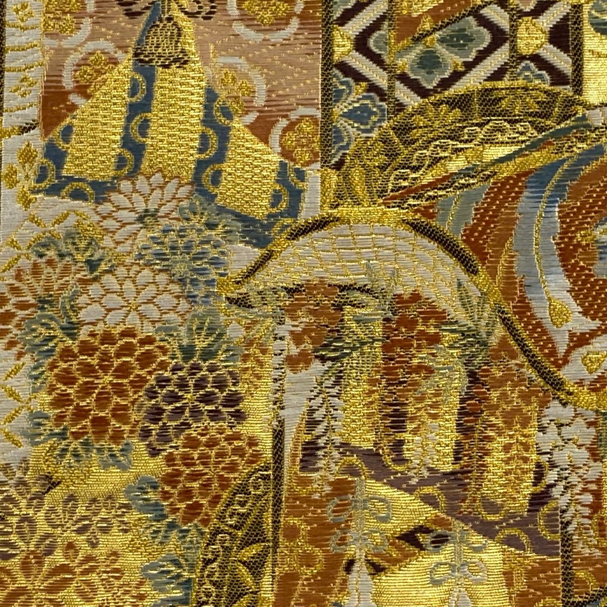 袋帯 秀品 御所車 牡丹 箔 金糸 金色 お太鼓柄 正絹