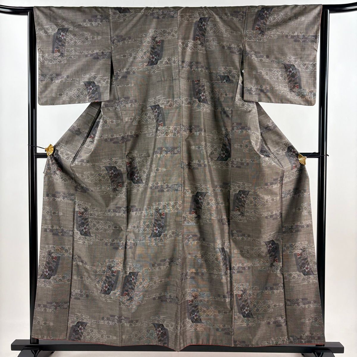 紬 身丈157cm 裄丈64cm M 袷 花唐草 ヱ霞 灰茶 正絹 秀品