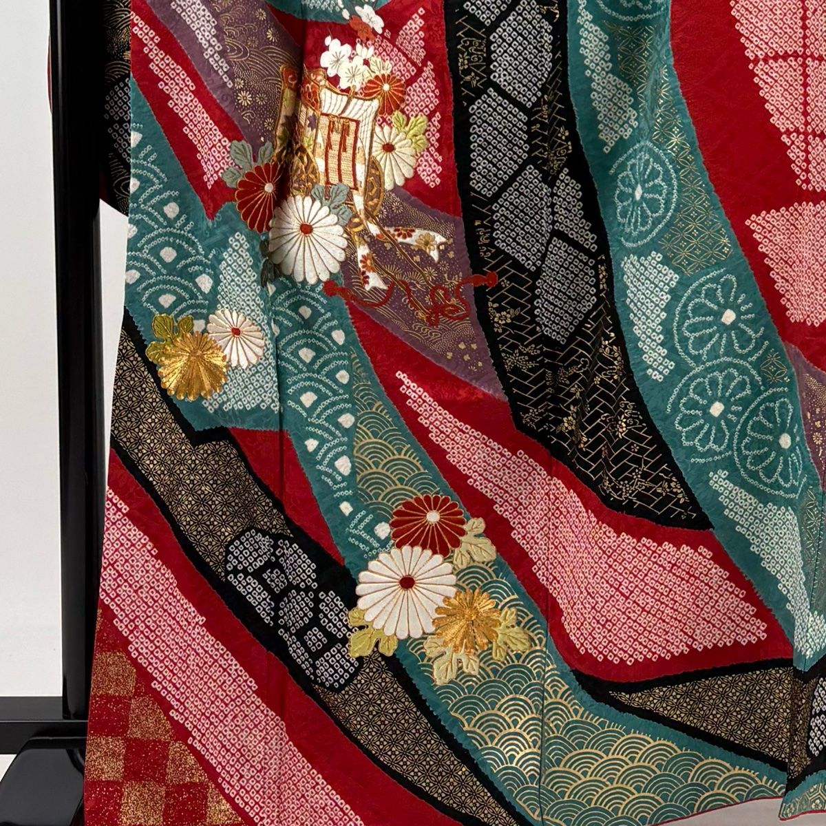 振袖 身丈164cm 裄丈67cm M 袷 御所車 菊 絞り 刺繍 赤 正絹 秀品