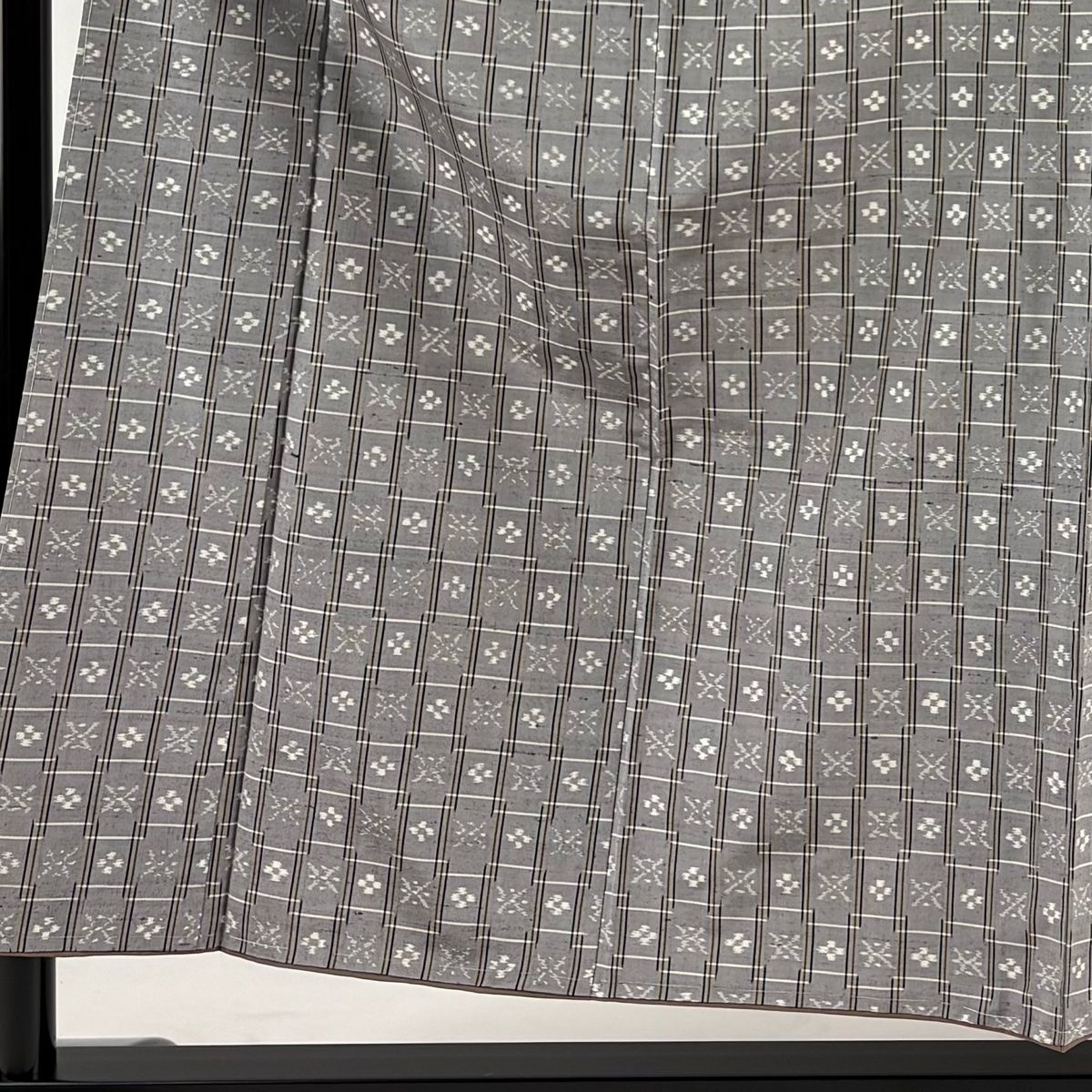 紬 身丈153.5cm 裄丈63.5cm S 袷 花 幾何学 灰色 正絹 秀品