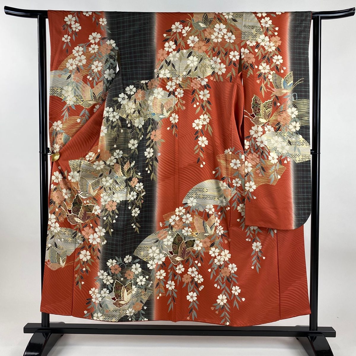 振袖 身丈153.5cm 裄丈62.5cm S 袷 蝶 桜 金彩 ぼかし 朱色 正絹 秀品