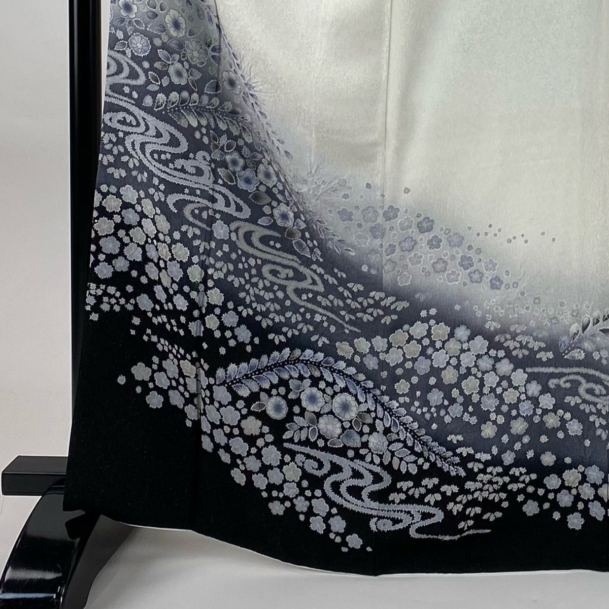 訪問着 身丈167cm 裄丈66.5cm M 袷 草花 流水 銀通し 絞り 灰白 正絹 秀品