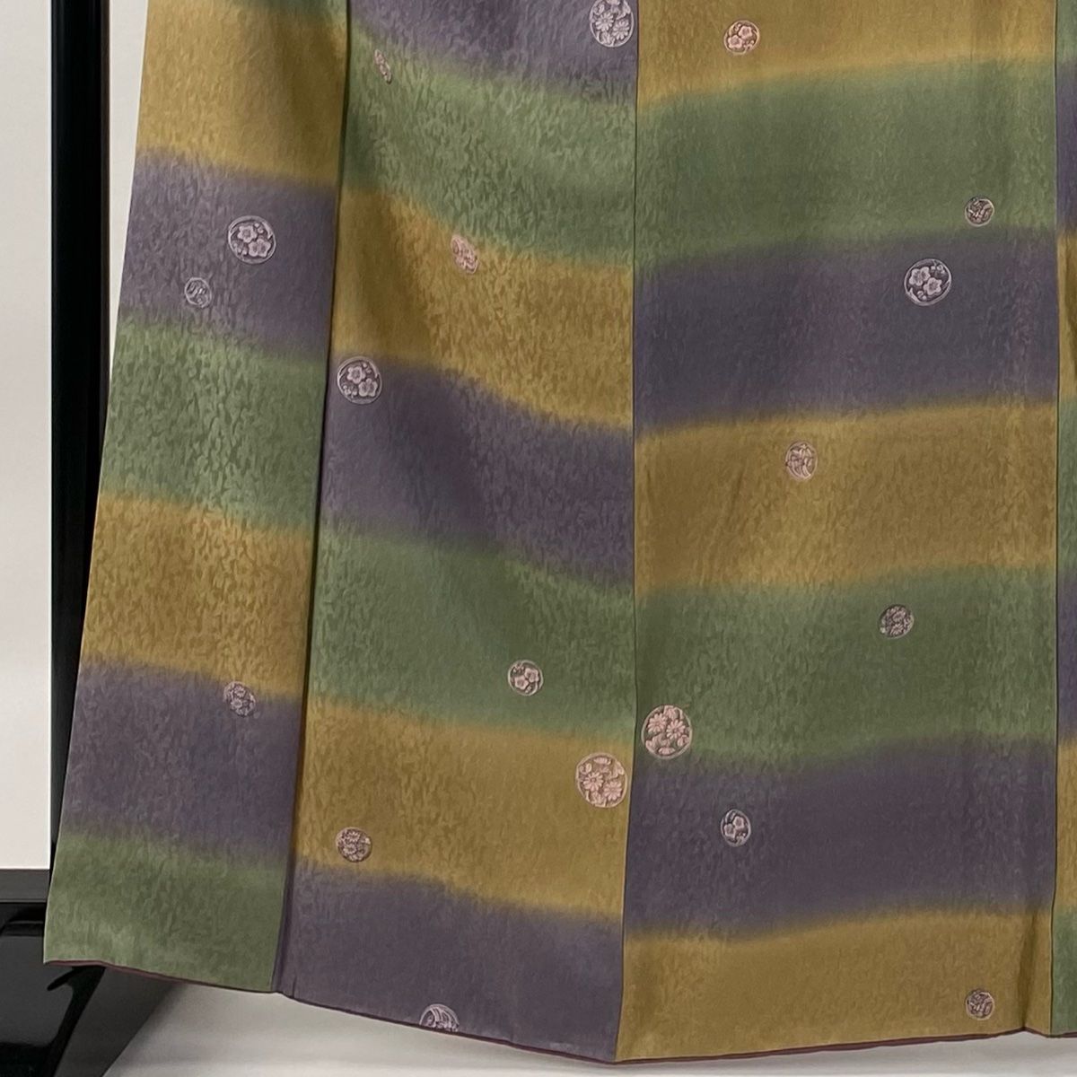 小紋 身丈163.5cm 裄丈66cm M 袷 花丸文 段縞 ぼかし 薄緑 正絹 秀品