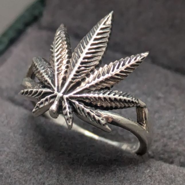 スターリングシルバー925 カンナビスリーフ リング 13号 3.7g 立体デザイン ヴィンテージ マリファナリーフ ストリート