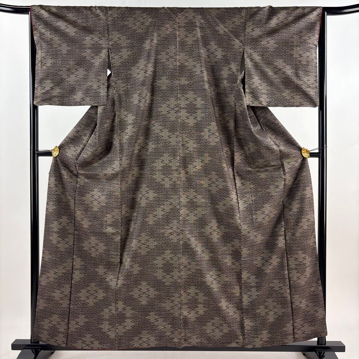 紬 身丈159.5cm 裄丈65cm M 袷 松皮菱 焦茶色 正絹 秀品