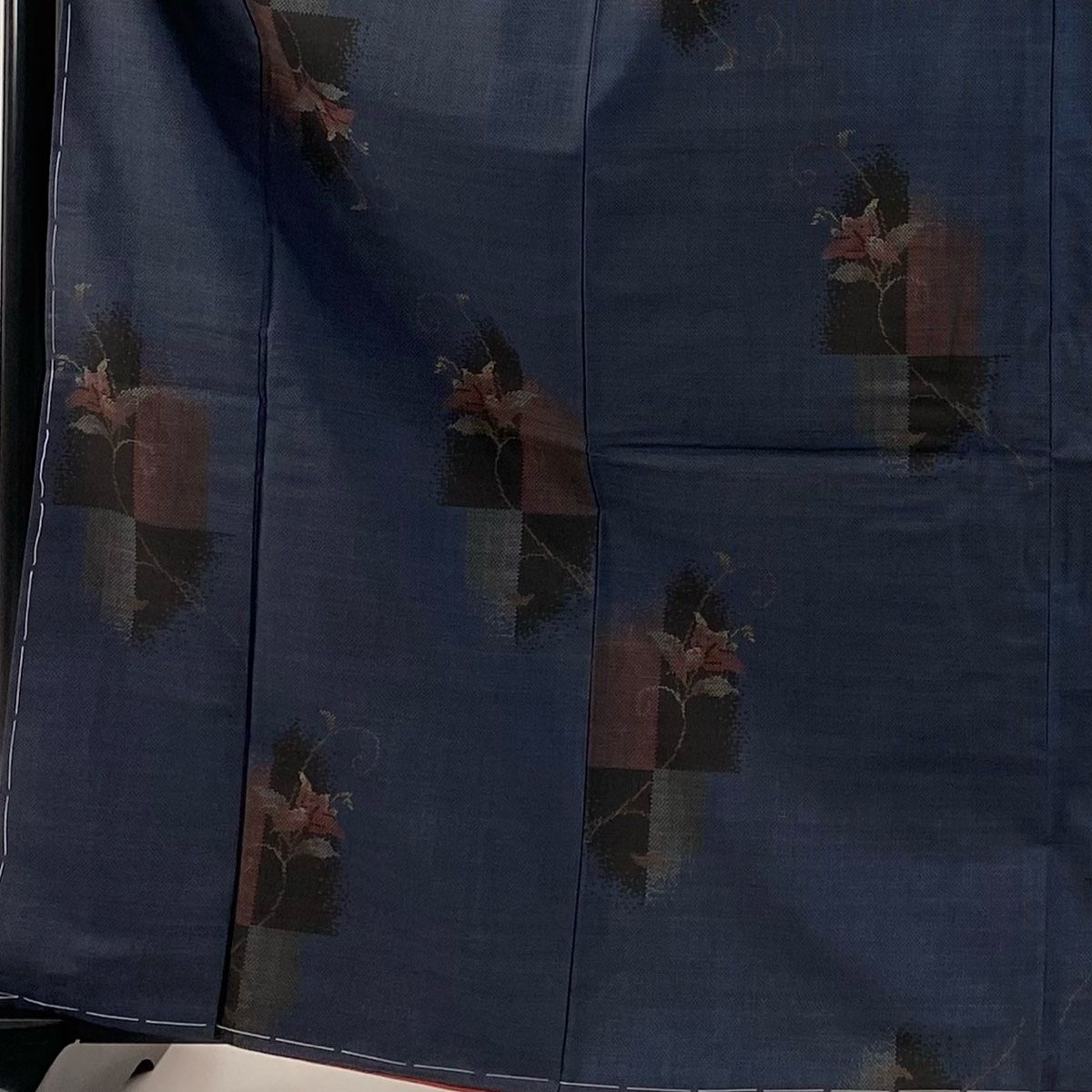 大島紬 身丈165.5cm 裄丈65.5cm M 袷 純泥染 証紙 花唐草 変わり市松 紺色 正絹 秀品