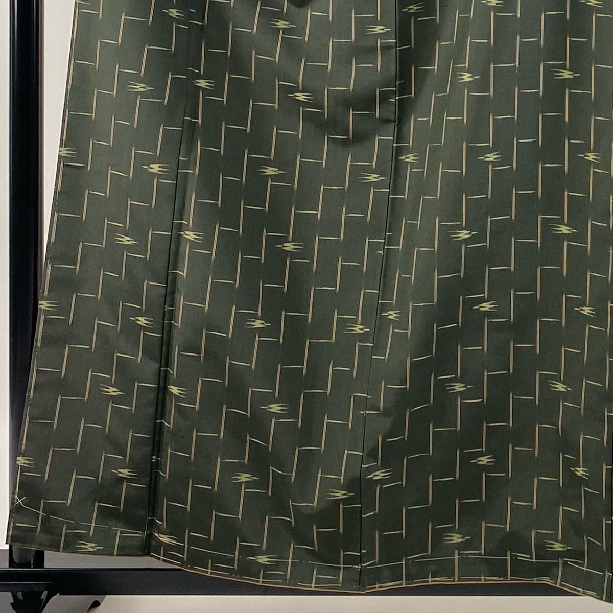 紬 身丈160.5cm 裄丈63cm S 袷 燕 幾何学模様 深緑 正絹