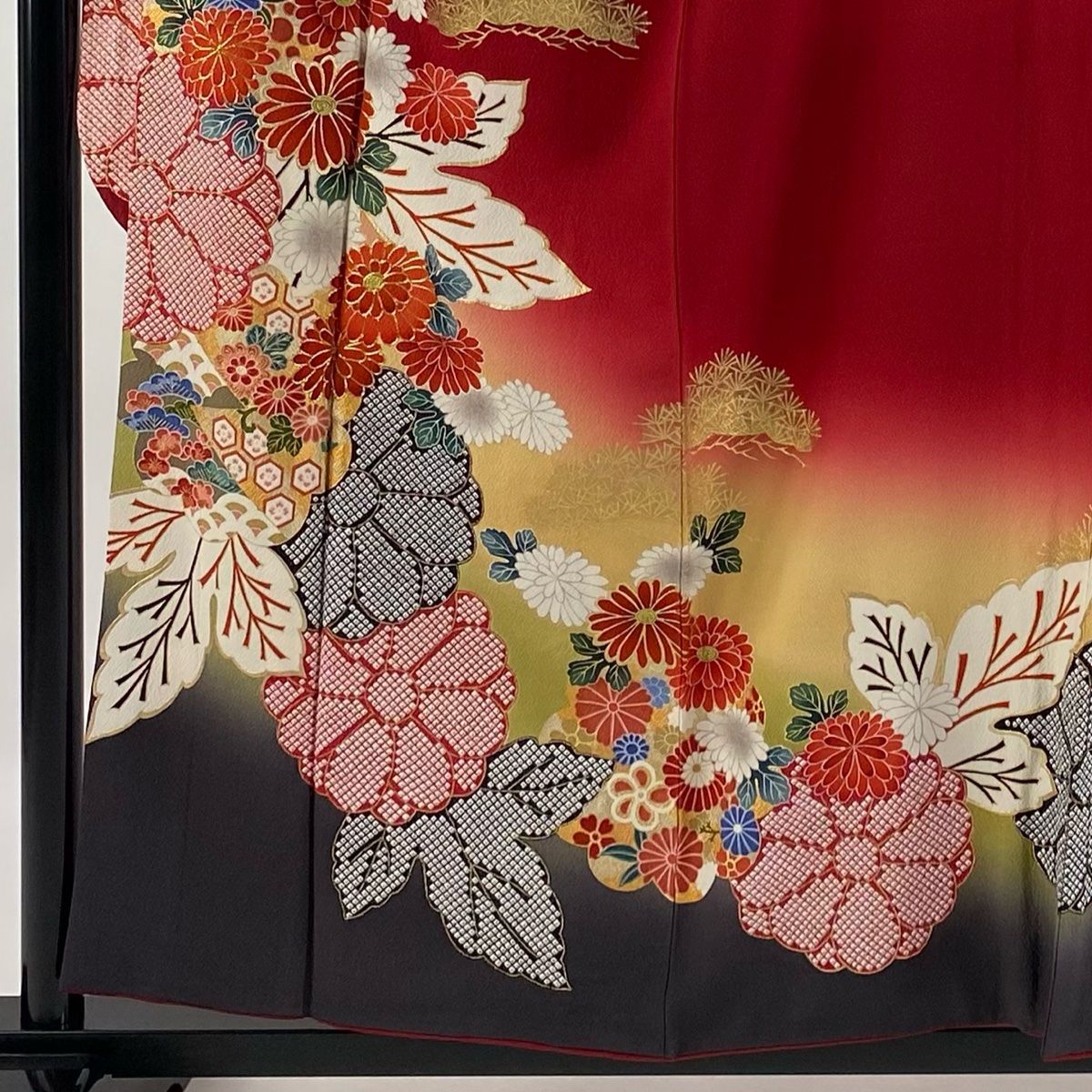 振袖 身丈158.5cm 裄丈64cm M 袷 菊 笠松 金糸 金彩 赤 正絹