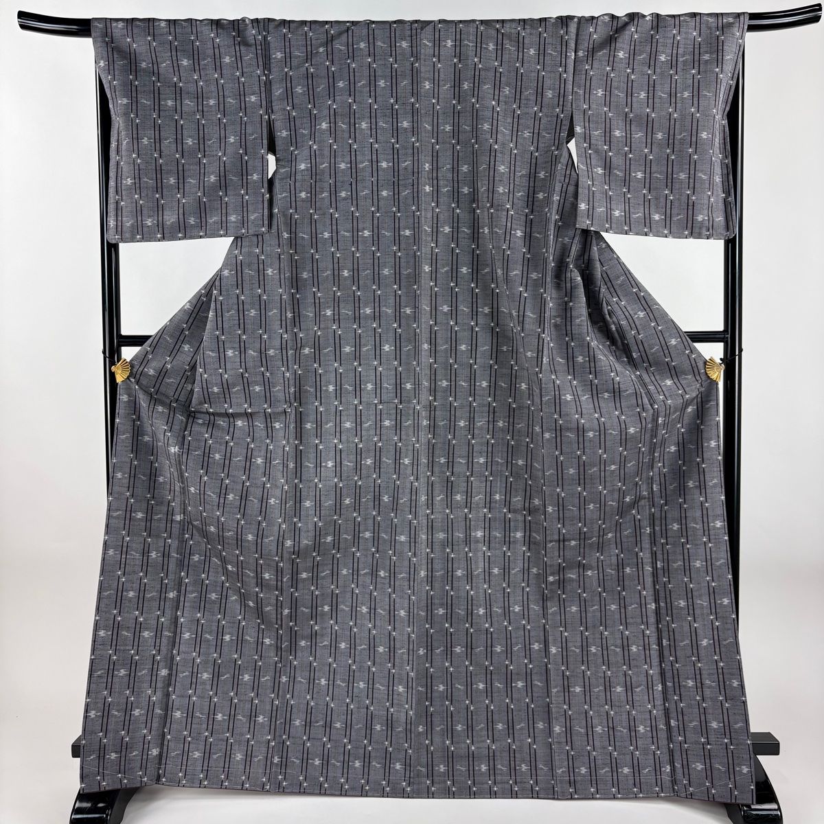 紬 身丈169cm 裄丈67cm M 袷 琉球かすり 証紙 縦縞 燕 灰色 正絹