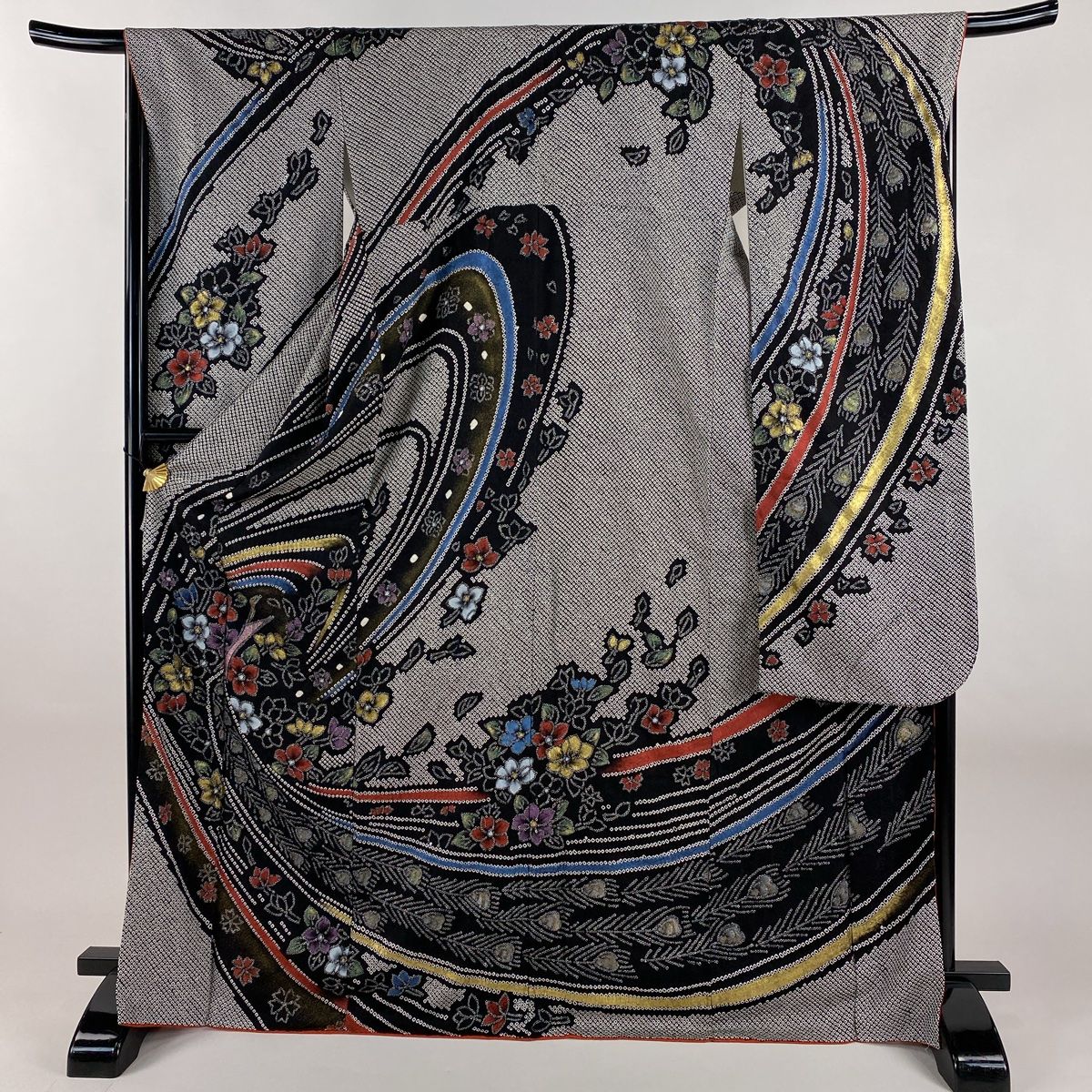 振袖 身丈170.5cm 裄丈67cm M 袷 草花 絞り 金銀彩 黒灰 正絹