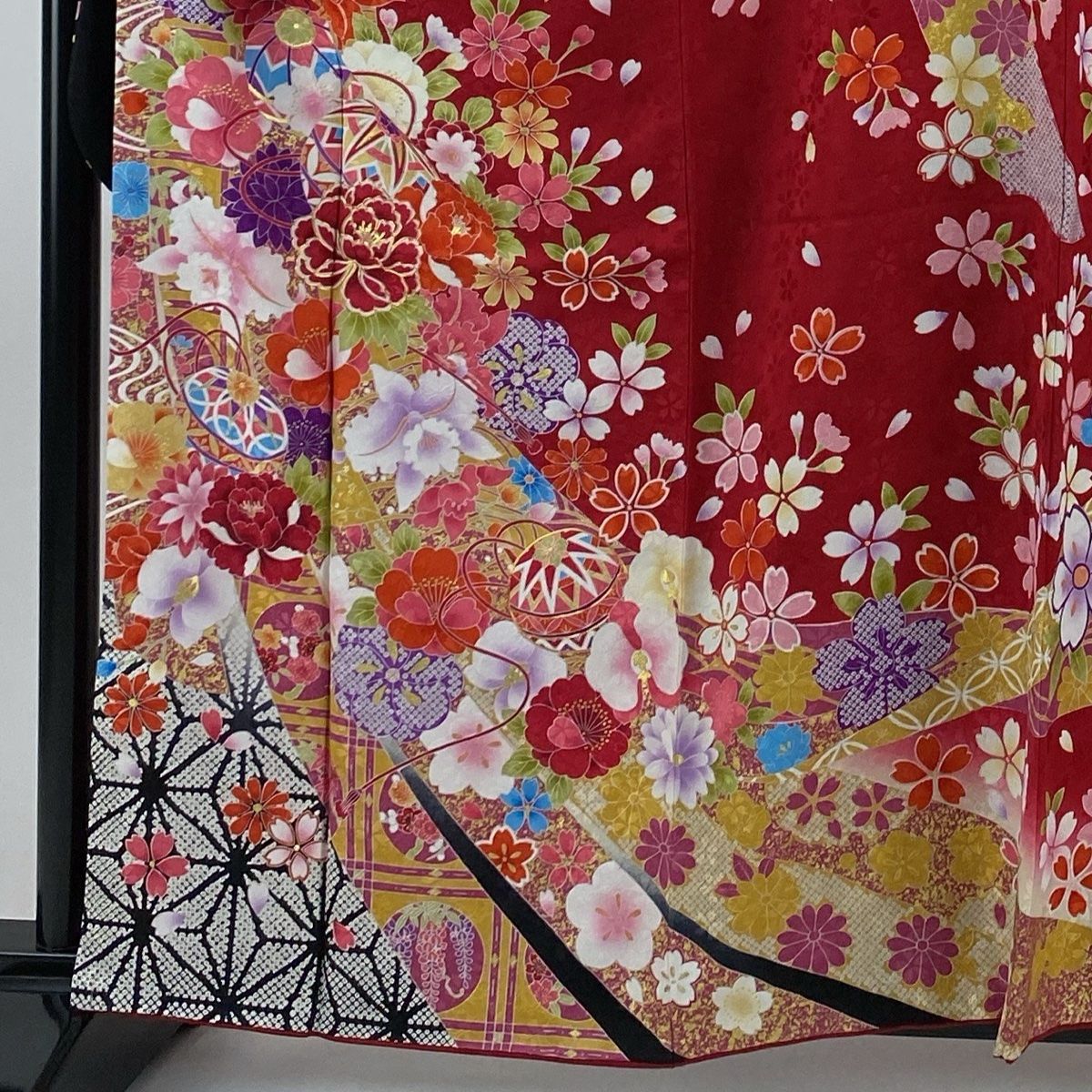 振袖 身丈161.5cm 裄丈67cm M 袷 草花 手鞠 金糸 金彩 赤 正絹