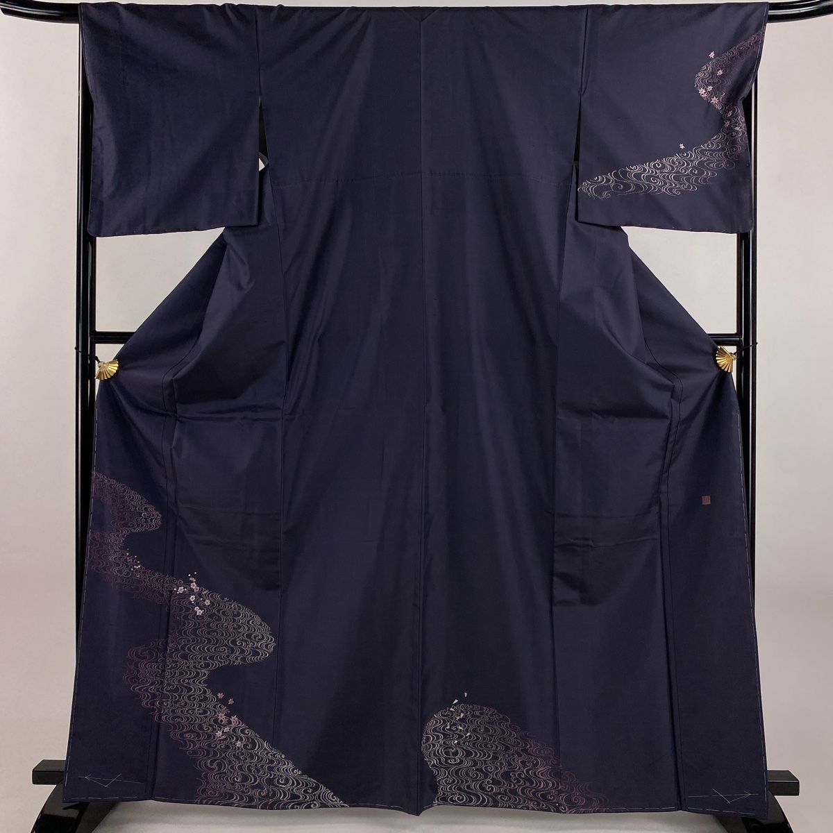 付下げ 身丈165cm 裄丈68cm L 袷 紬地 落款 梅 観世水 刺繍 紺色 正絹