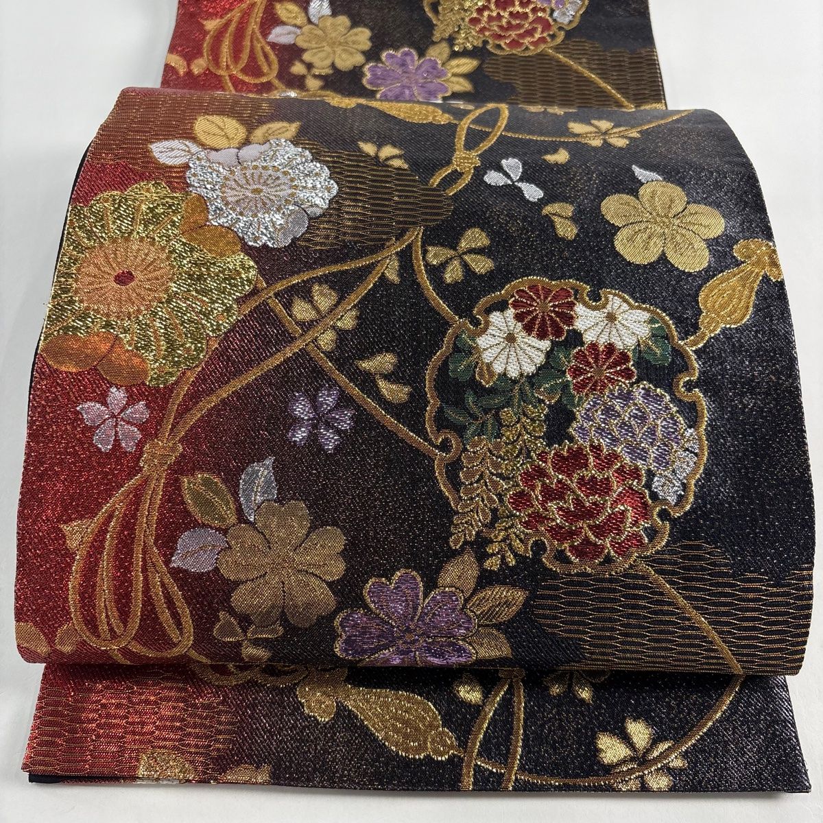 袋帯 秀品 振袖向き 雪輪 草花 箔 金糸 黒 六通 正絹