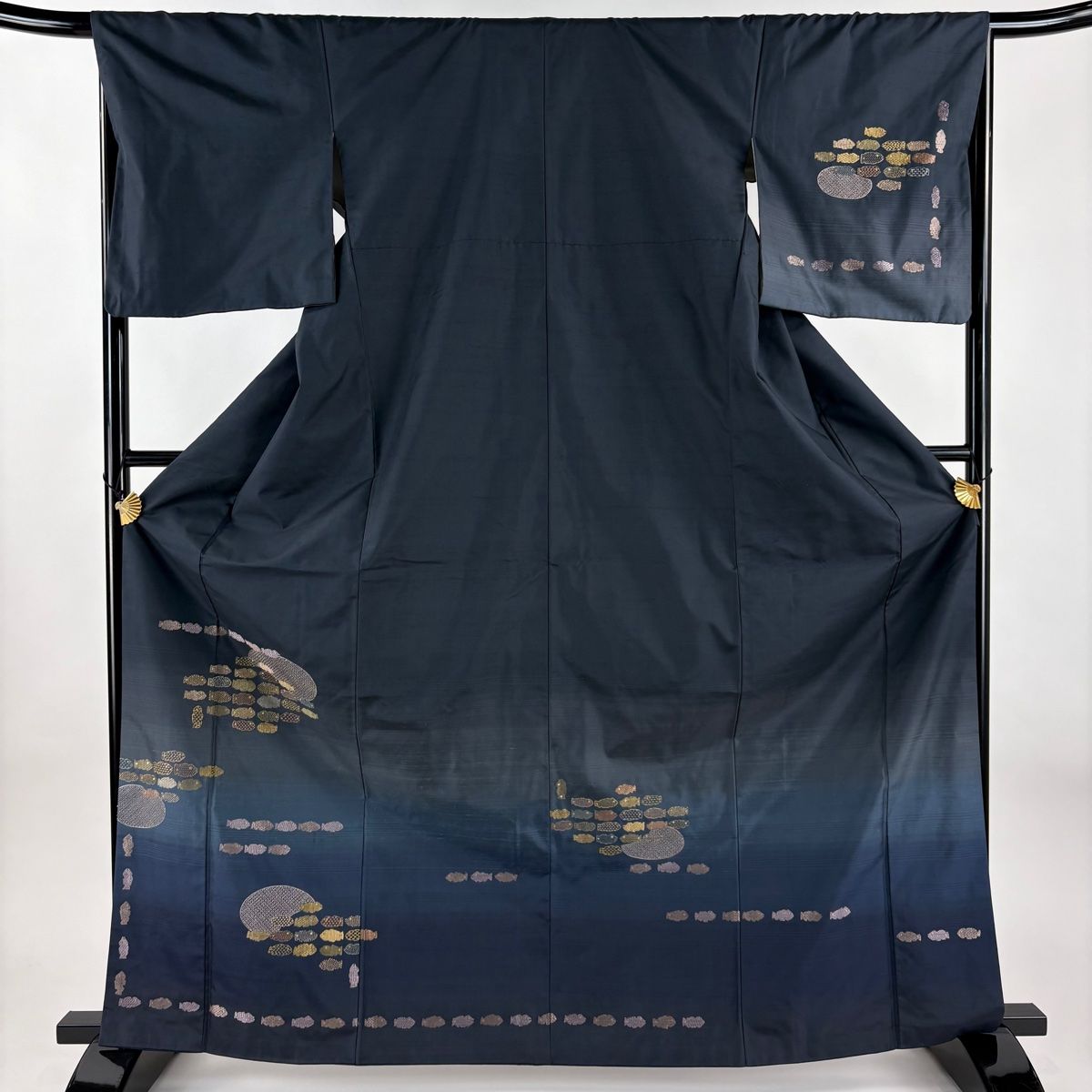 訪問着 身丈167cm 裄丈67cm M 袷 紬地 魚 縞 刺繍 濃紺 正絹