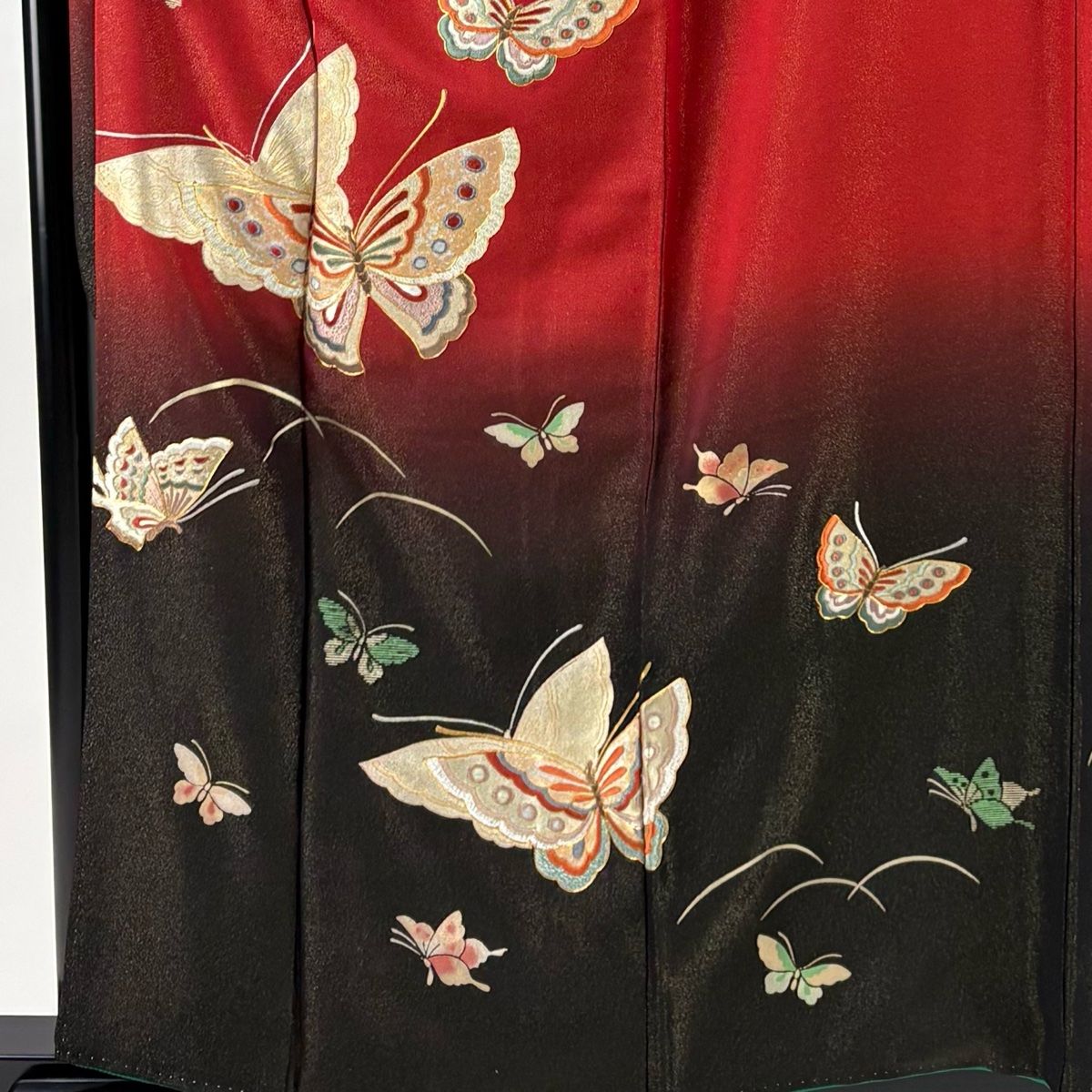 振袖 身丈158.5cm 裄丈65cm M 袷 蝶 芝 金通し 刺繍 赤 正絹