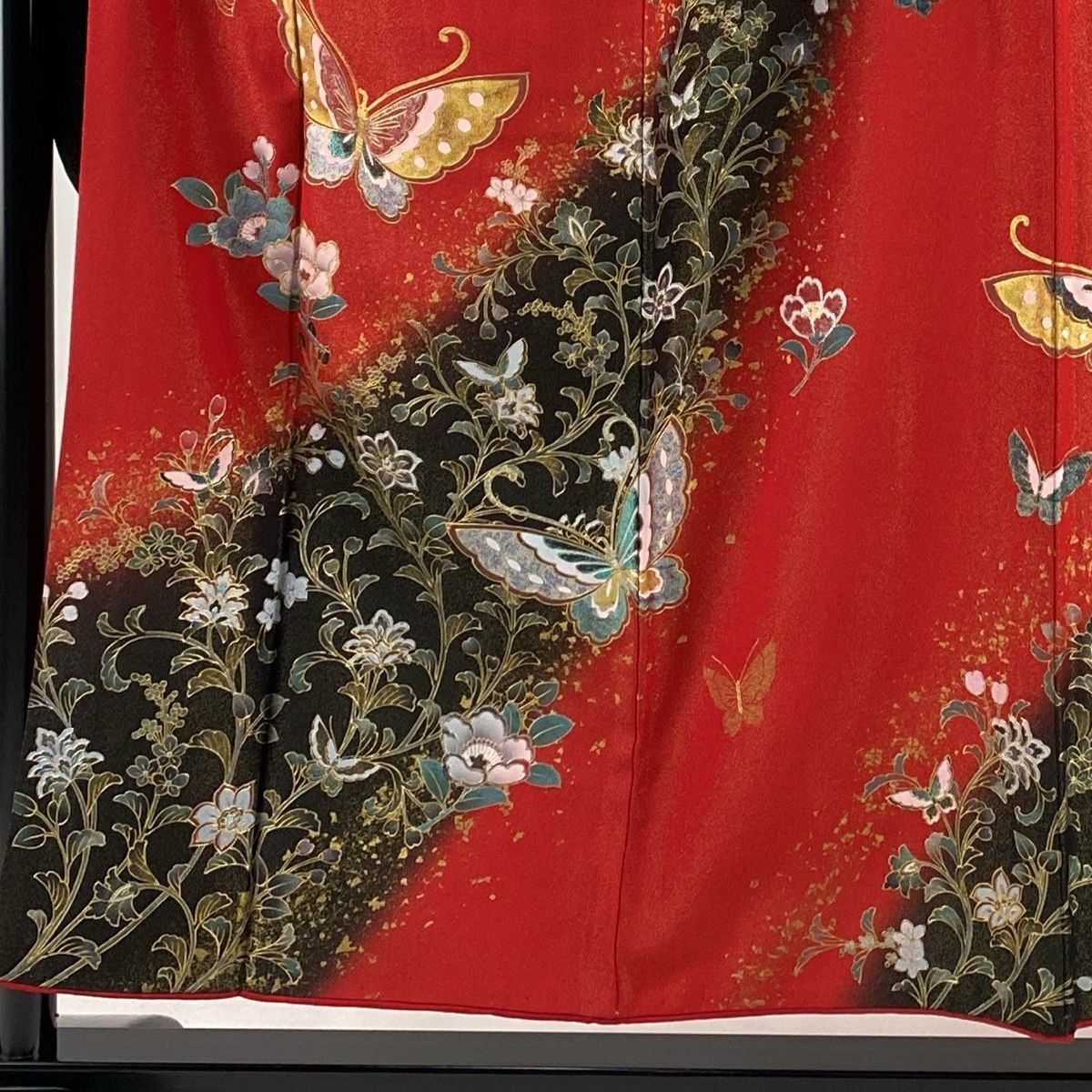 振袖 身丈153.5cm 裄丈63cm S 袷 蝶 花唐草 金銀彩 金通し 赤 正絹