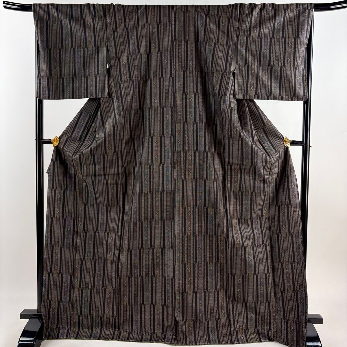 大島紬 身丈172.5cm 裄丈69cm L 袷 純泥染 証紙 桜 縞 焦茶色 正絹