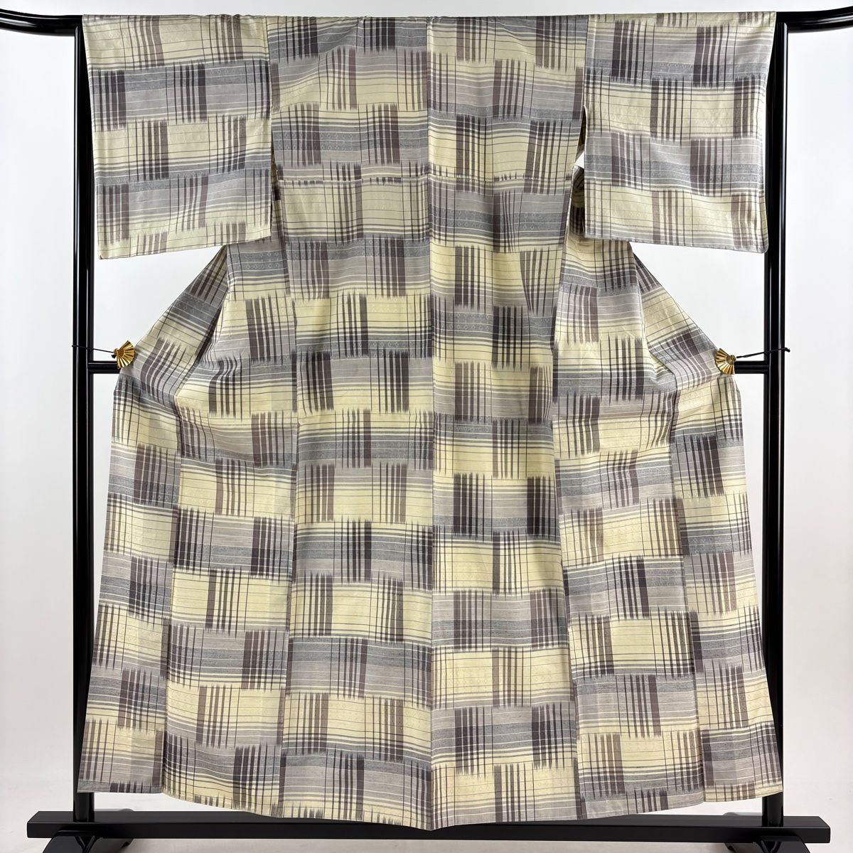 紬 身丈157cm 裄丈64cm M 単衣 縞 幾何学 クリーム 正絹