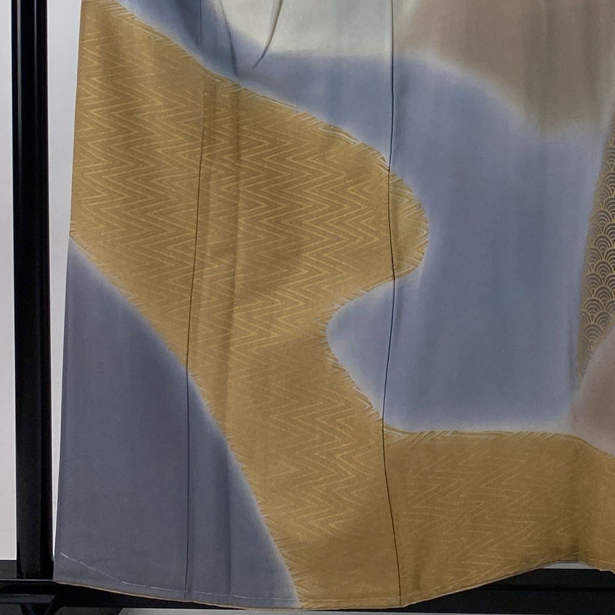 訪問着 身丈158.5cm 裄丈64cm M 袷 花井幸子 落款 霞 幾何学模様 金彩 ぼかし 青灰色 正絹