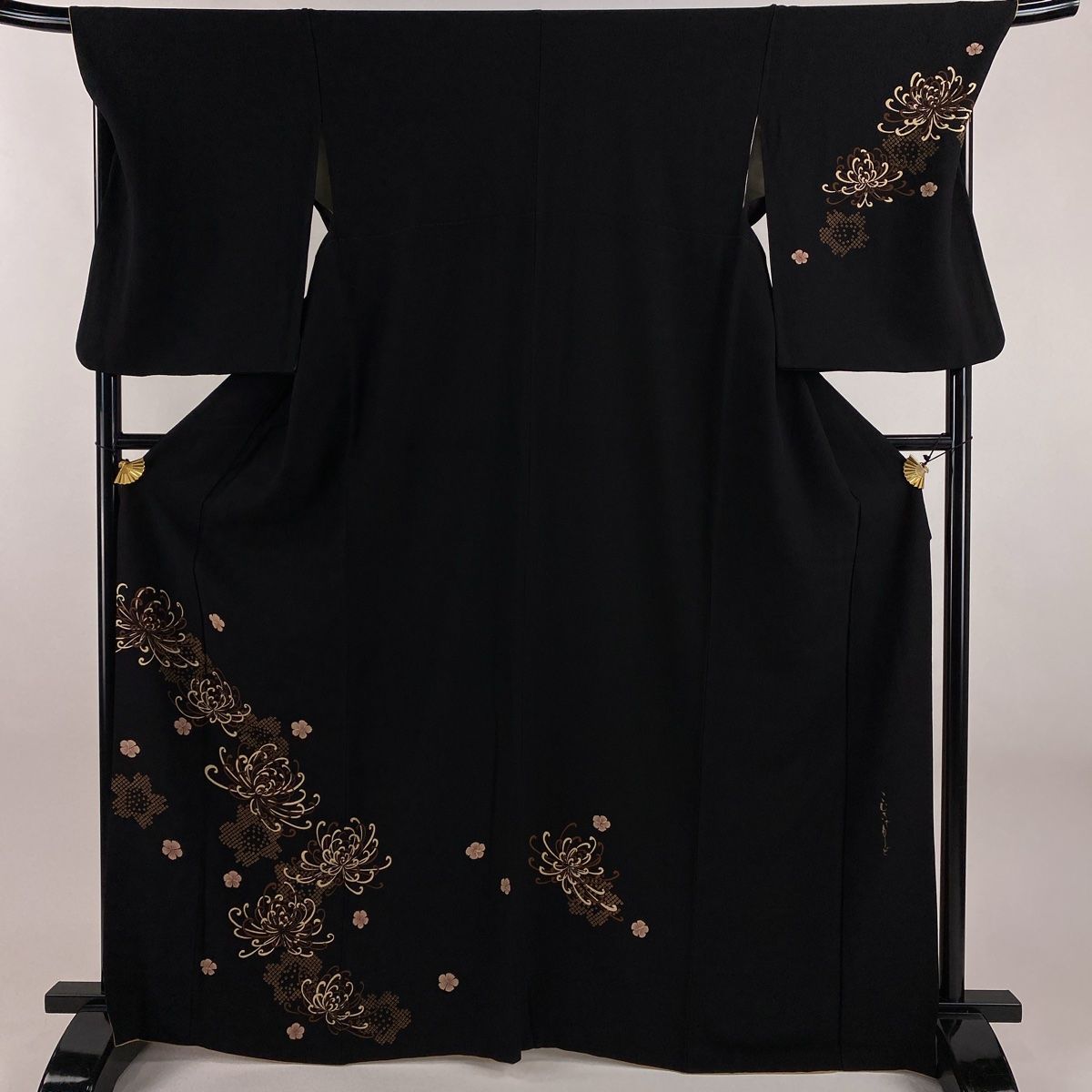 付下げ 身丈165.5cm 裄丈71.5cm L 袷 こむさでもーど やまと 落款 蘭菊 桜 縮緬 ぼかし 黒 正絹