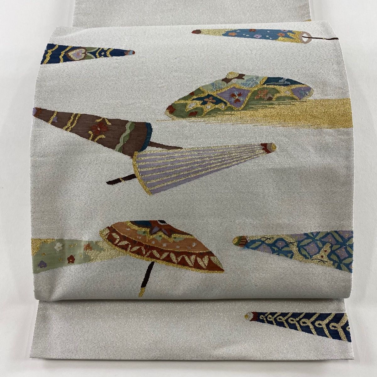 袋帯 綴れ 番傘 箔 灰白 お太鼓柄 正絹