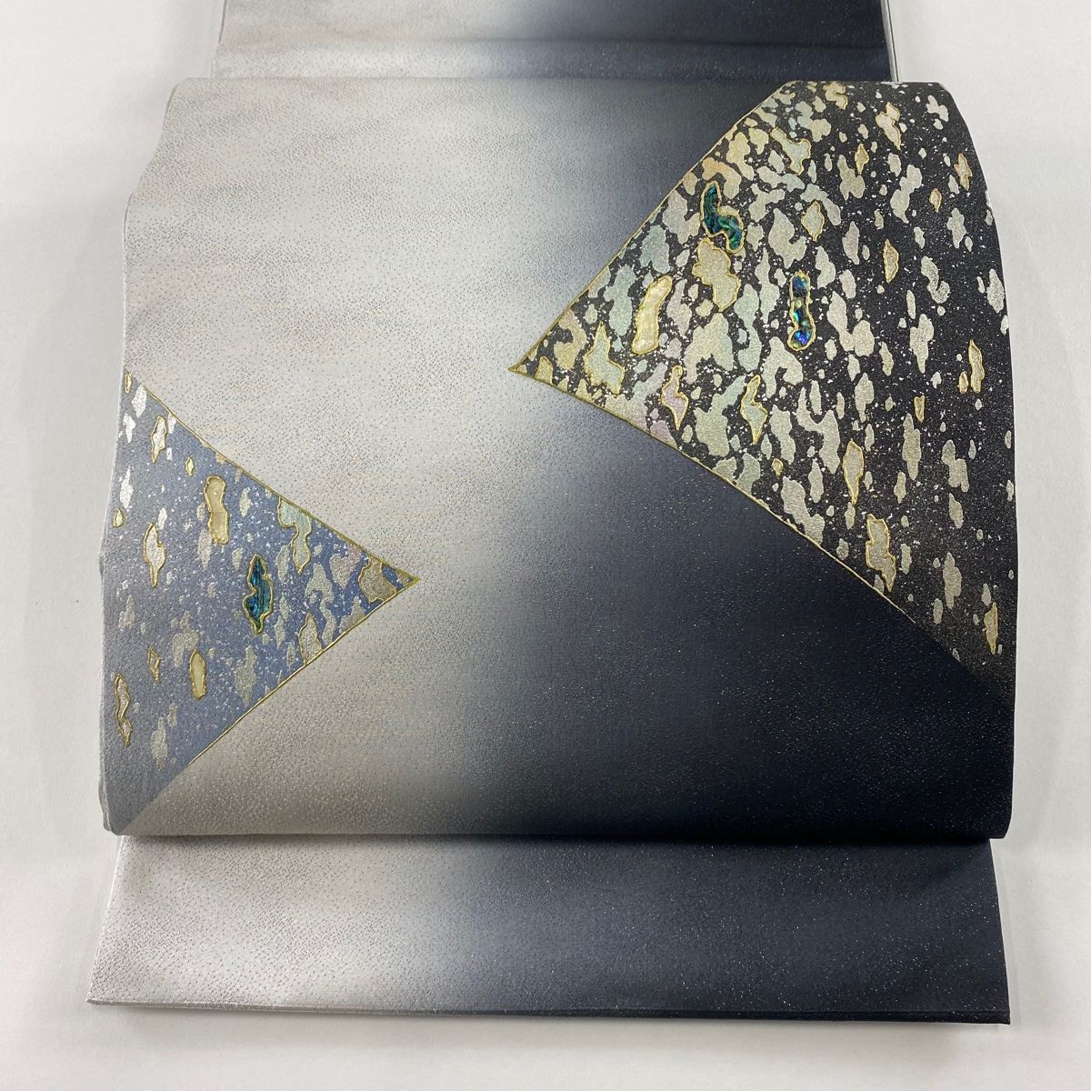 袋帯 幾何学 箔 螺鈿 灰色 お太鼓柄 正絹