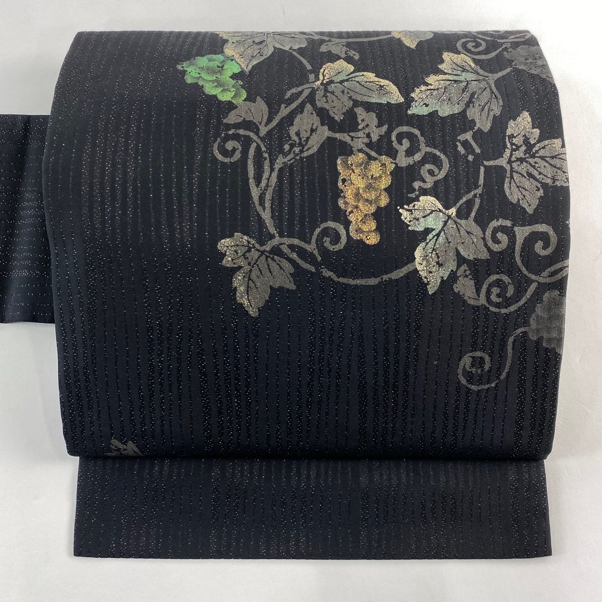 名古屋帯 落款 葡萄 銀糸 金彩 黒 正絹