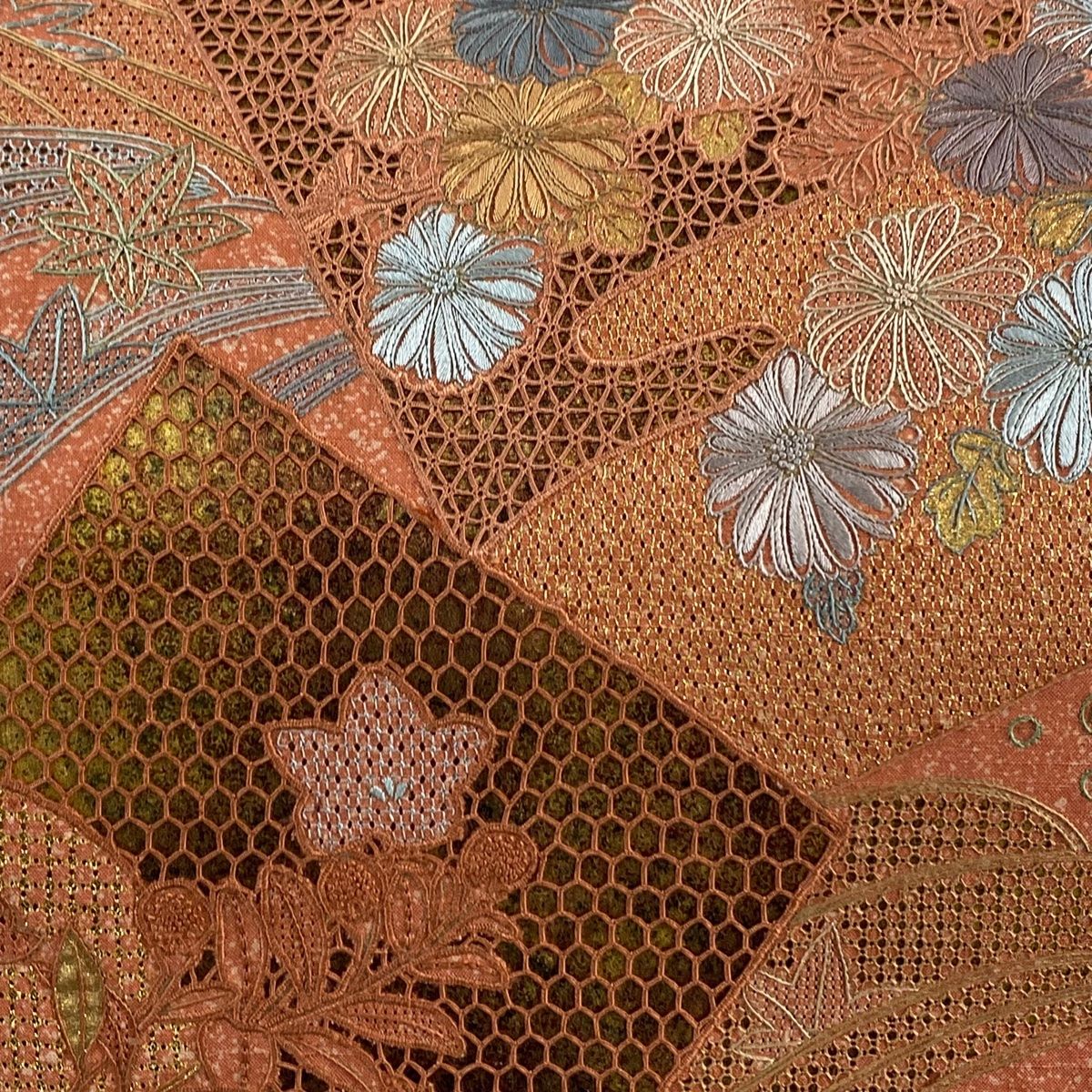 袋帯 秀品 紬地 秋草 色紙 金彩 刺繍 サーモンピンク お太鼓柄 正絹