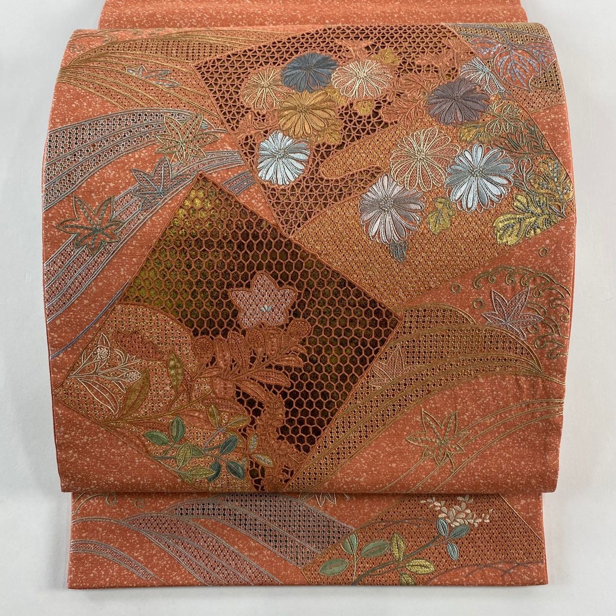 袋帯 秀品 紬地 秋草 色紙 金彩 刺繍 サーモンピンク お太鼓柄 正絹