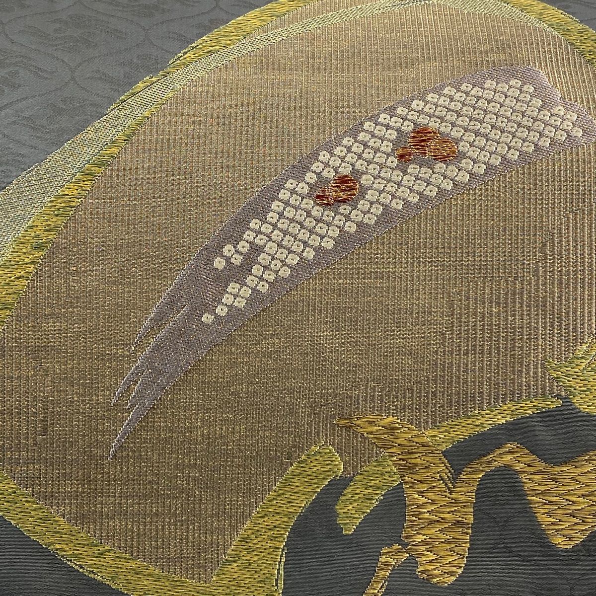 袋帯 秀品 幾何学模様 金糸 灰色 六通 正絹